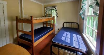 Plummer House Bedroom 1 with twin beds